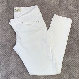 Lucky Brand Charlie Skinny White Jeans Size 28